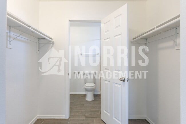 Building Photo - 4020 N Montezuma Dr