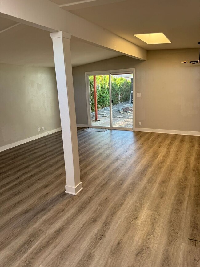 Building Photo - Clairmont House for Rent / 3BR 2BA