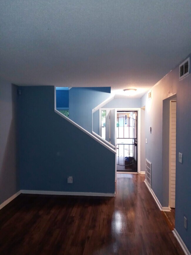 Building Photo - 3381 Columbia Trce