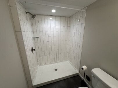 Building Photo - "Charming 4-Bed Retreat in Edina: Spacious 2142 Sq Ft with Hardwood Elegance & Cozy Fireplaces!"