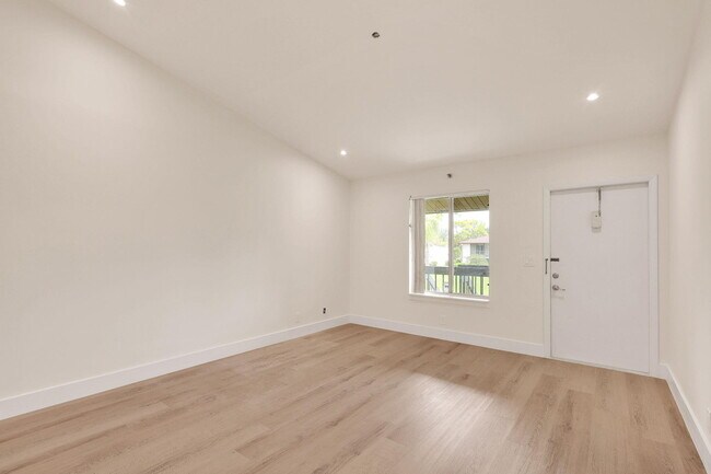 Building Photo - 6299 Chasewood Dr