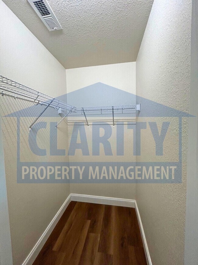 Building Photo - 619 Linda Dr SE