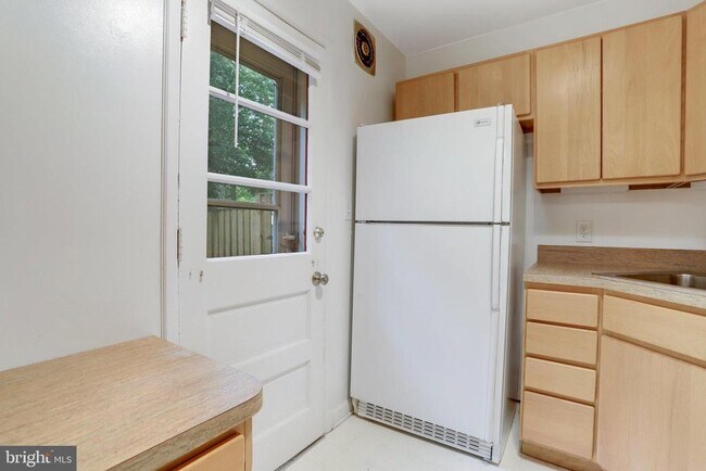 Building Photo - 3369 S Stafford St