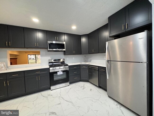 Building Photo - 3 Stout Ct