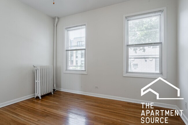 Building Photo - 2424 N Greenview Ave