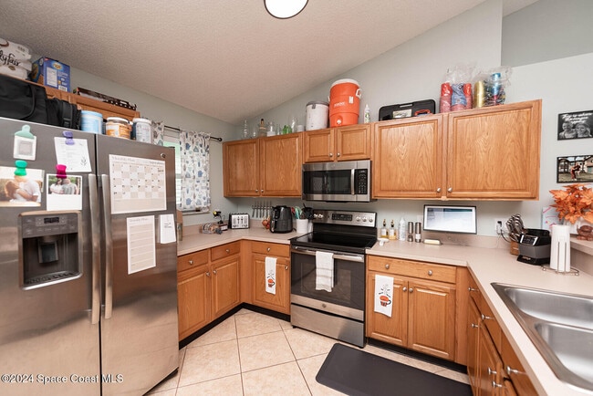 Building Photo - 721 Taluga Ave SE