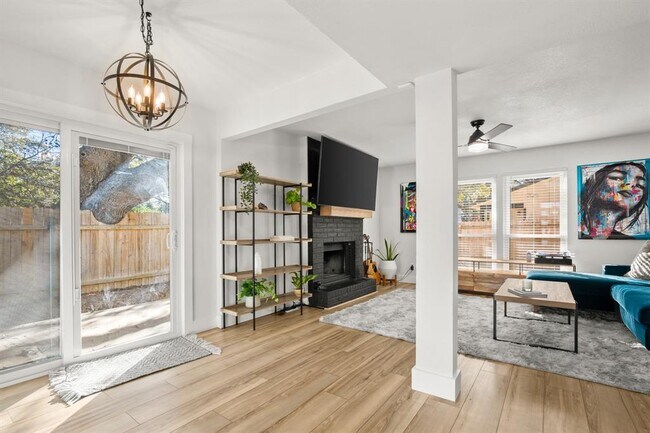 Building Photo - 7001 Woodhue Dr