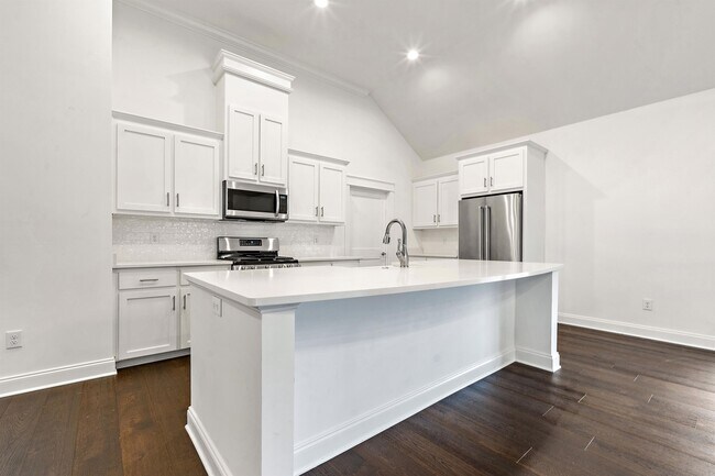 Building Photo - 925 Charleston Loop