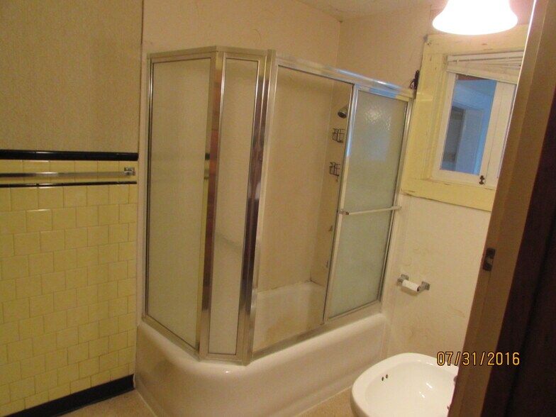 Bathroom - 123 S Brittingham Pl