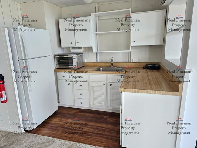 Building Photo - Studio/1 Bathroom Apartment. 60 steps up t...