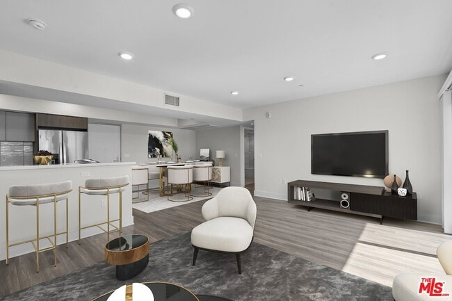 Building Photo - 5030 Rosewood Ave