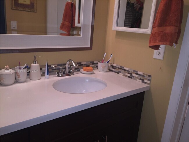 Building Photo - 4459 Carambola Cir S