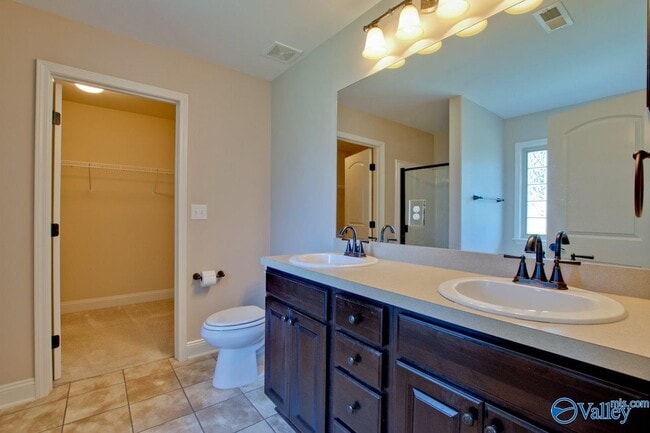 Building Photo - 5010 Montauk Trail SE