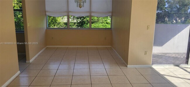 Building Photo - 1300 NE Miami Gardens Dr