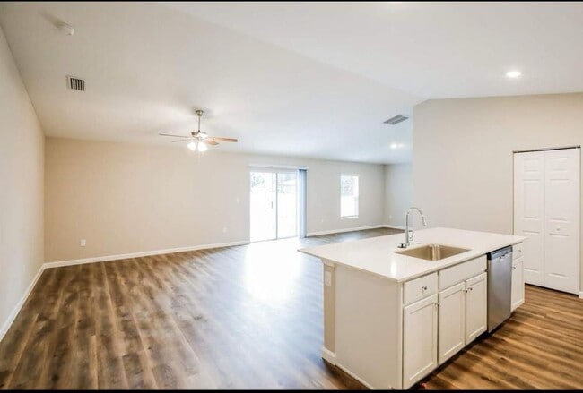 Building Photo - 1701 SW Airoso Blvd