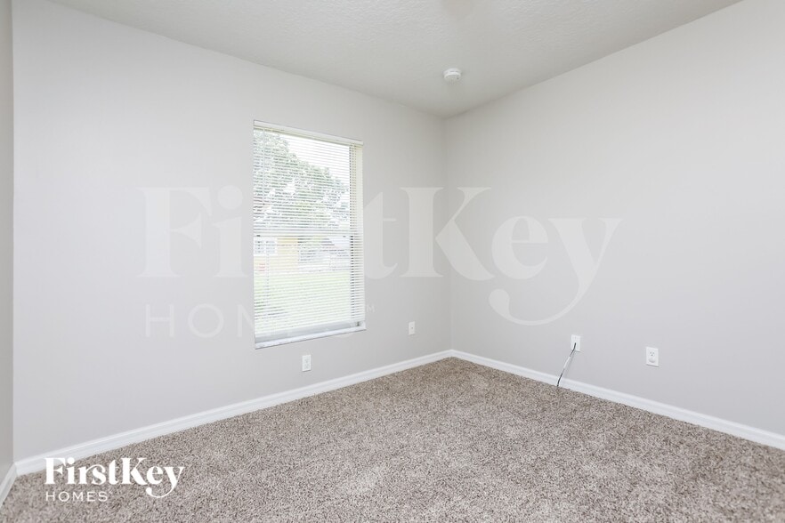 Building Photo - 1683 Christopher St