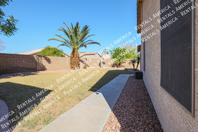 Building Photo - 9316 W Cinnabar Ave