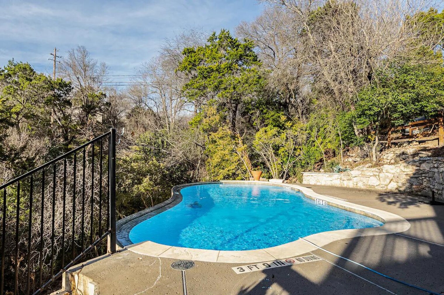 Building Photo - 805 The High Rd