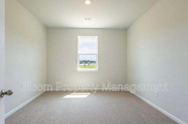 Building Photo - 528 Misty Blf Cir