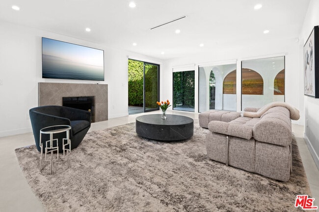 Building Photo - 201 S Bedford Dr