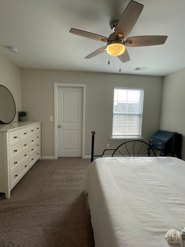 Building Photo - 108 Jersey Ln