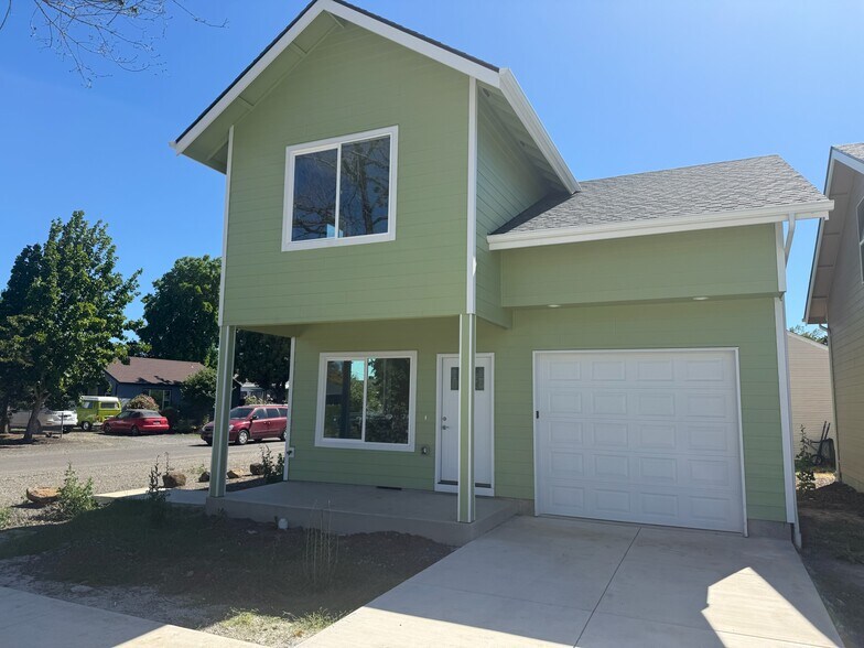Driveway - 4142 Avalon St