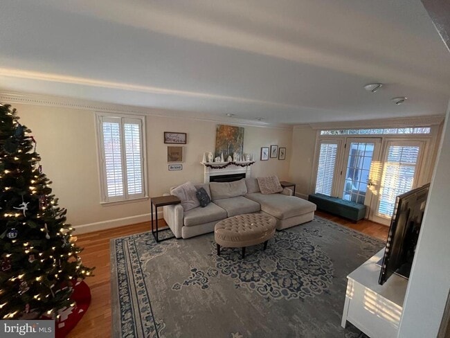 Building Photo - 1317 19th Rd S