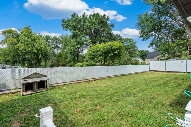 Building Photo - 631 Clover Ln