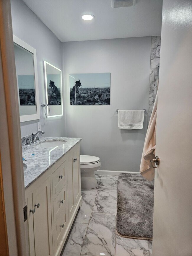 Building Photo - 400 Spring Lea Dr