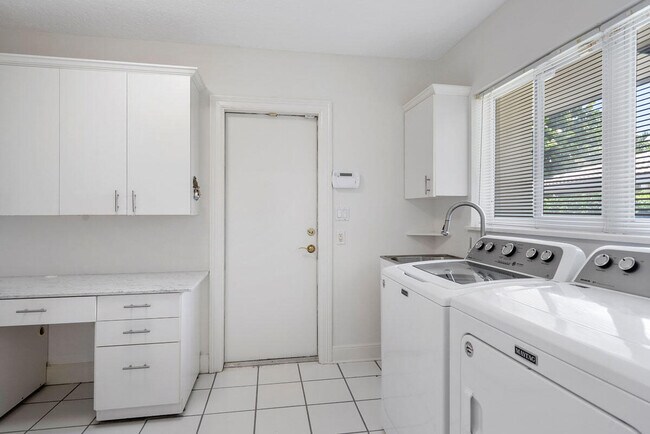 Building Photo - 263 S Maya Palm Dr