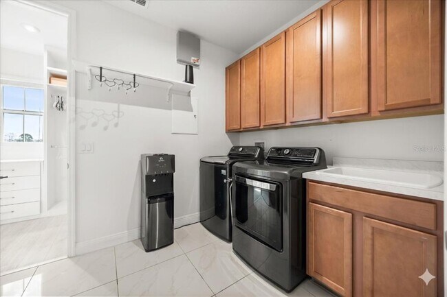 Building Photo - 8109 Ludington Cir