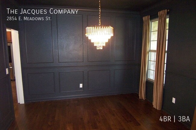 Building Photo - 2854 E Meadows St
