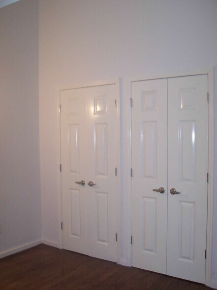Building Photo - 42 Scholes St
