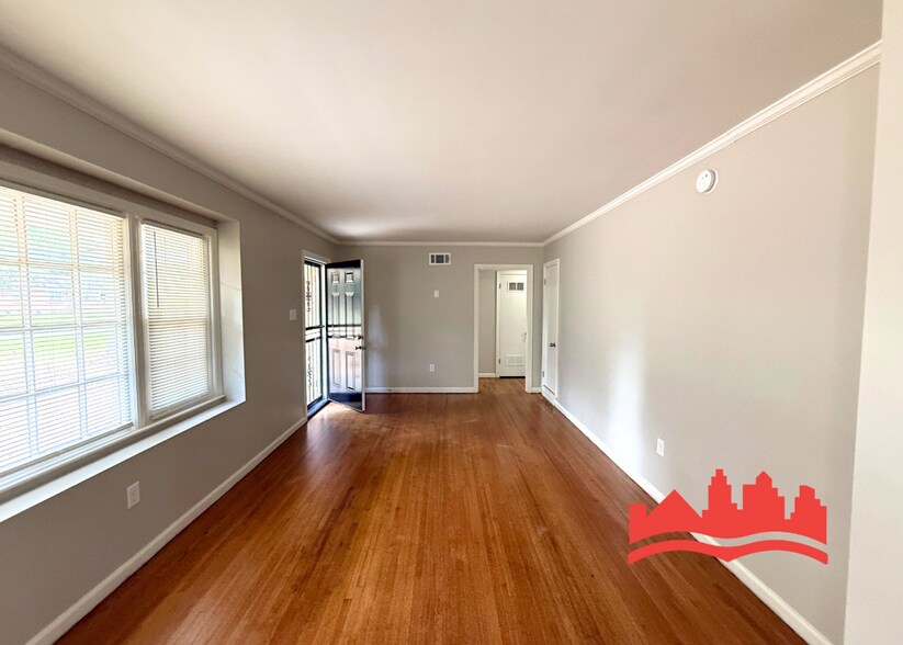 Building Photo - 4801 Dianne Dr