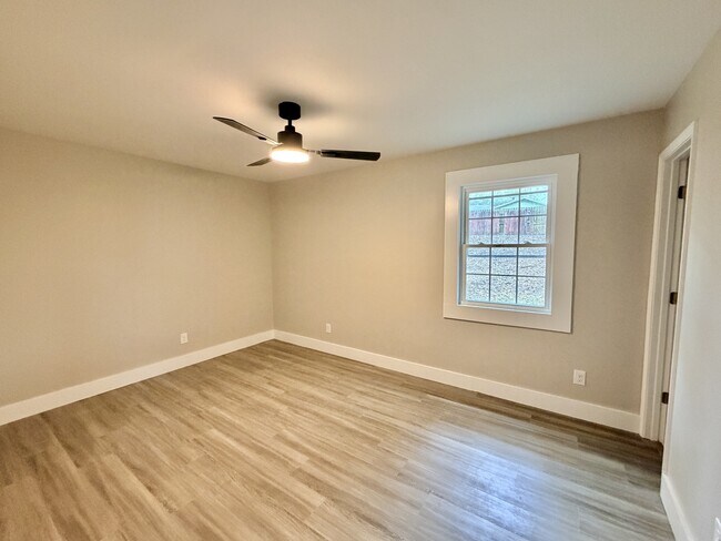 Building Photo - 5958 Scottsdale Dr