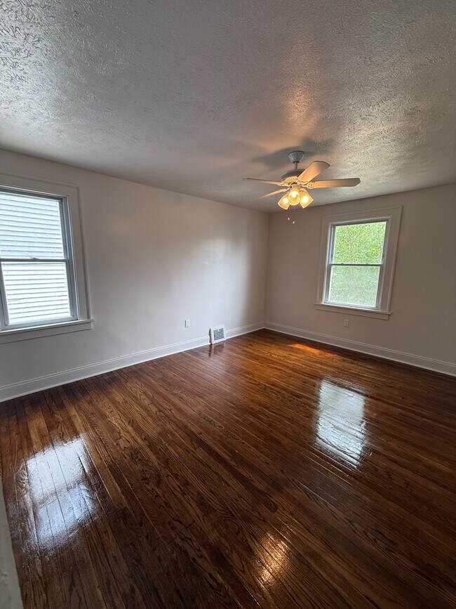Building Photo - 3537 Silsby Rd