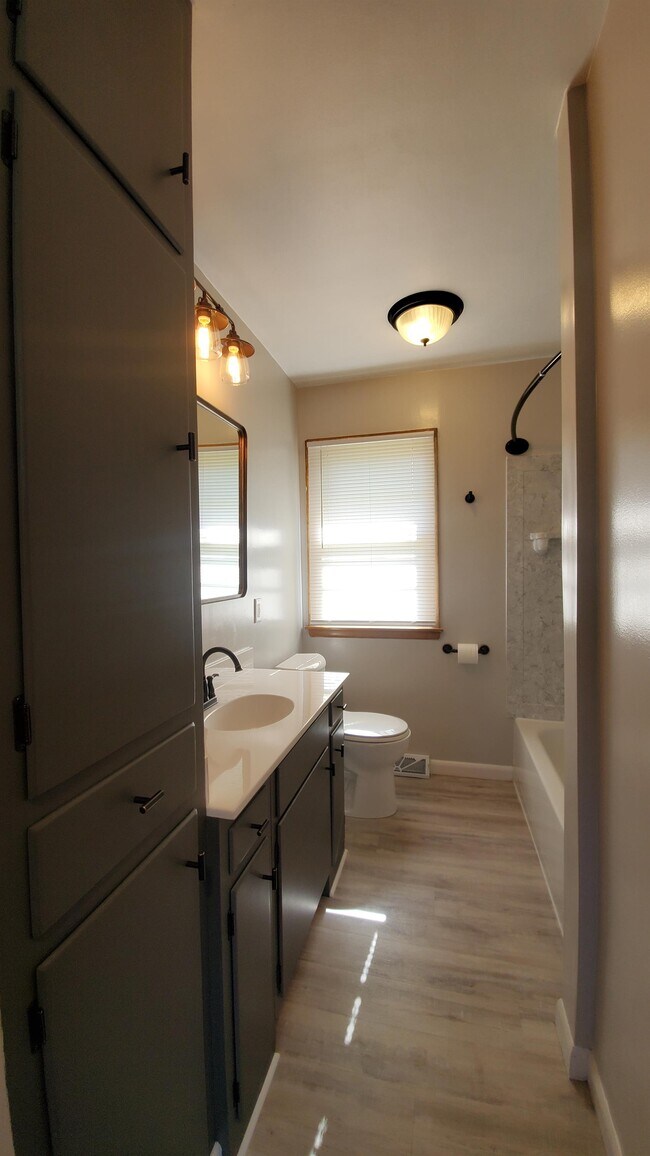 Building Photo - 3339 Henderson Ave SE