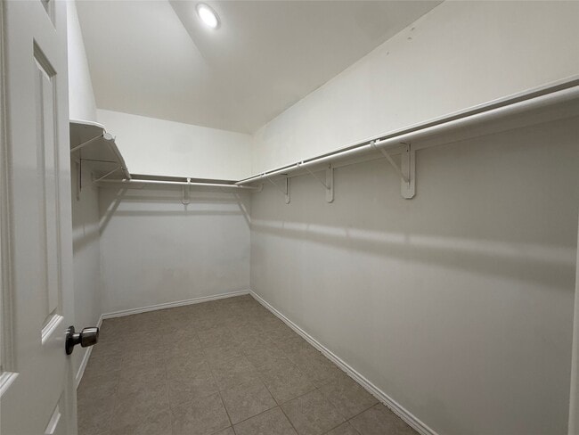 Building Photo - 2107 Castle Gardens Ln