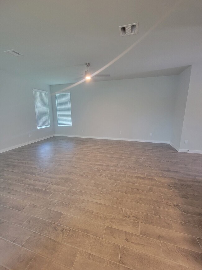 Building Photo - 2615 Village Side Trl
