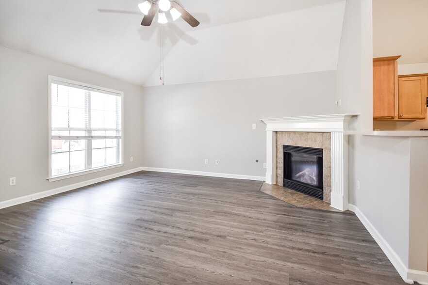 Building Photo - 10173 Evening Hill Dr