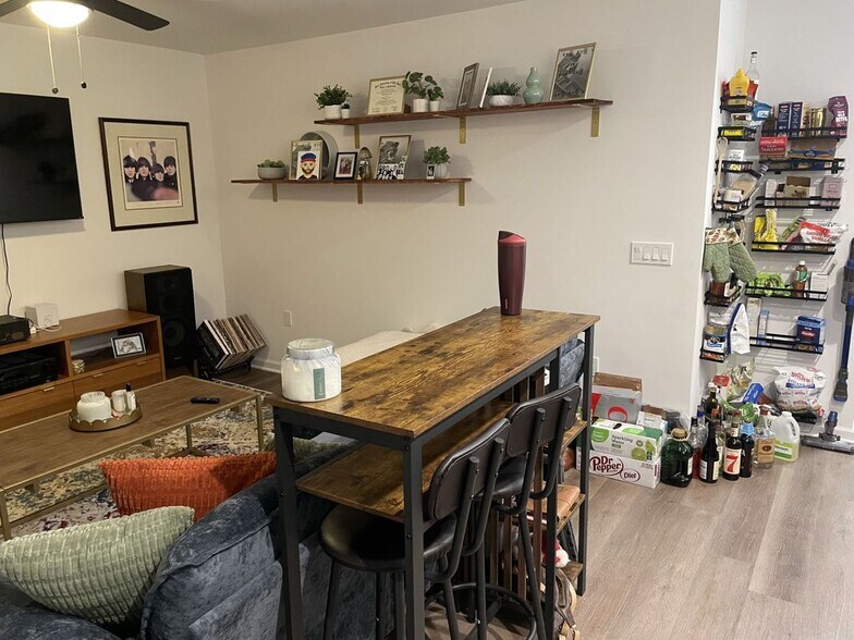 Building Photo - 1142 Springwood Ave