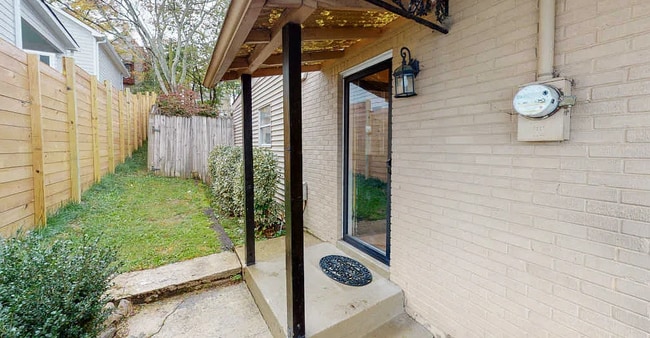 Building Photo - Available early Jan! 3bd/2bth w/fenced yard