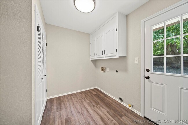 Building Photo - 11401 S 98th E Ave