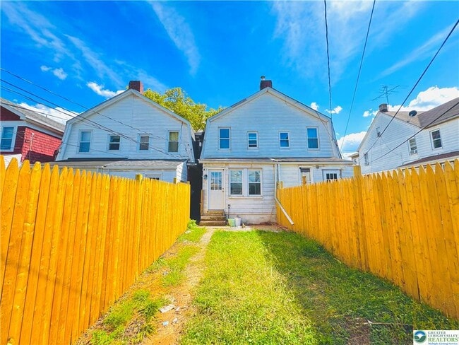 Building Photo - 2429 Forest St