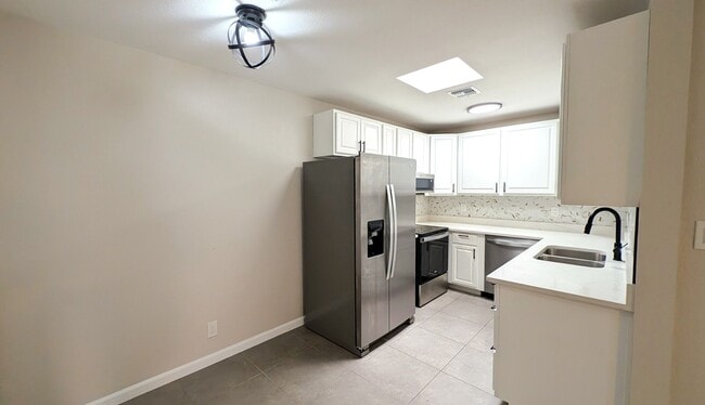 Building Photo - 2 Bedroom Condo Unit in the Colonia Coronita Chandler Townhomes Community Near E Chandler Rd and ...