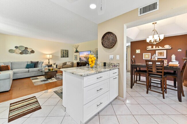 Building Photo - 15217 Lakes of Delray Blvd