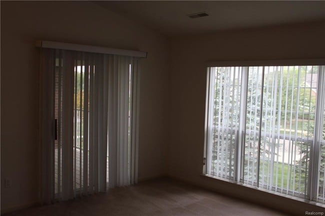Building Photo - 16695 Carriage Way