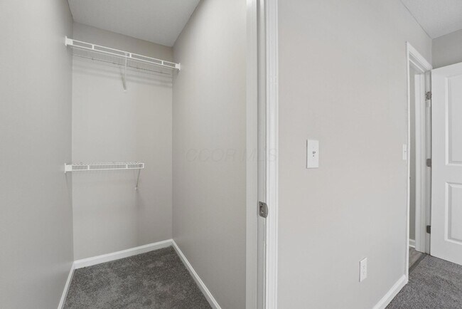 Building Photo - 2018 River Rock Way
