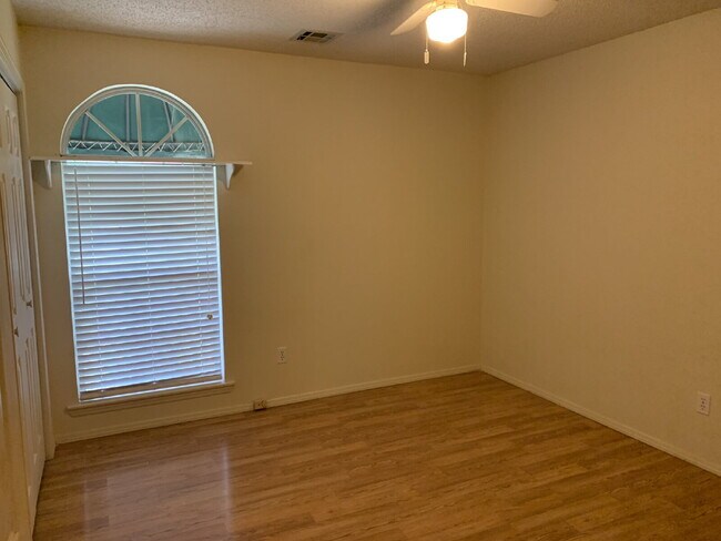 Building Photo - 1302 N Flamingo Rd
