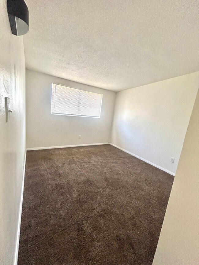 Building Photo - 73844 Sun Valley Dr